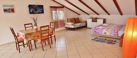 1 habitación, wifi y ropa de cama