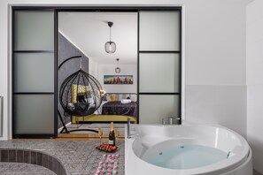4 chambres, fer et planche à repasser, Wi-Fi, draps fournis