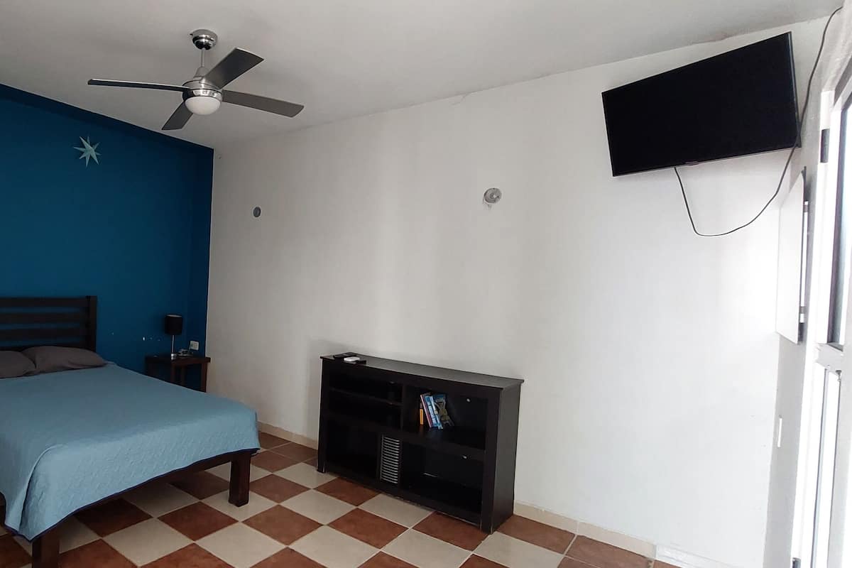 Chambre | Bureau, Wi-Fi gratuit, draps fournis