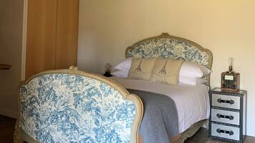 3 bedrooms, travel crib, free WiFi, bed sheets
