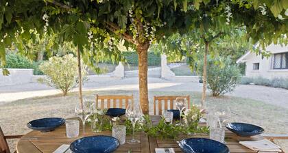 Gorgeous Gite in peaceful setting with pool & lake