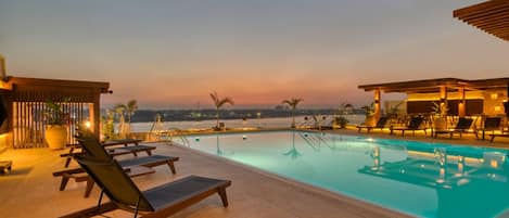 Seasonal outdoor pool, lifeguards on site