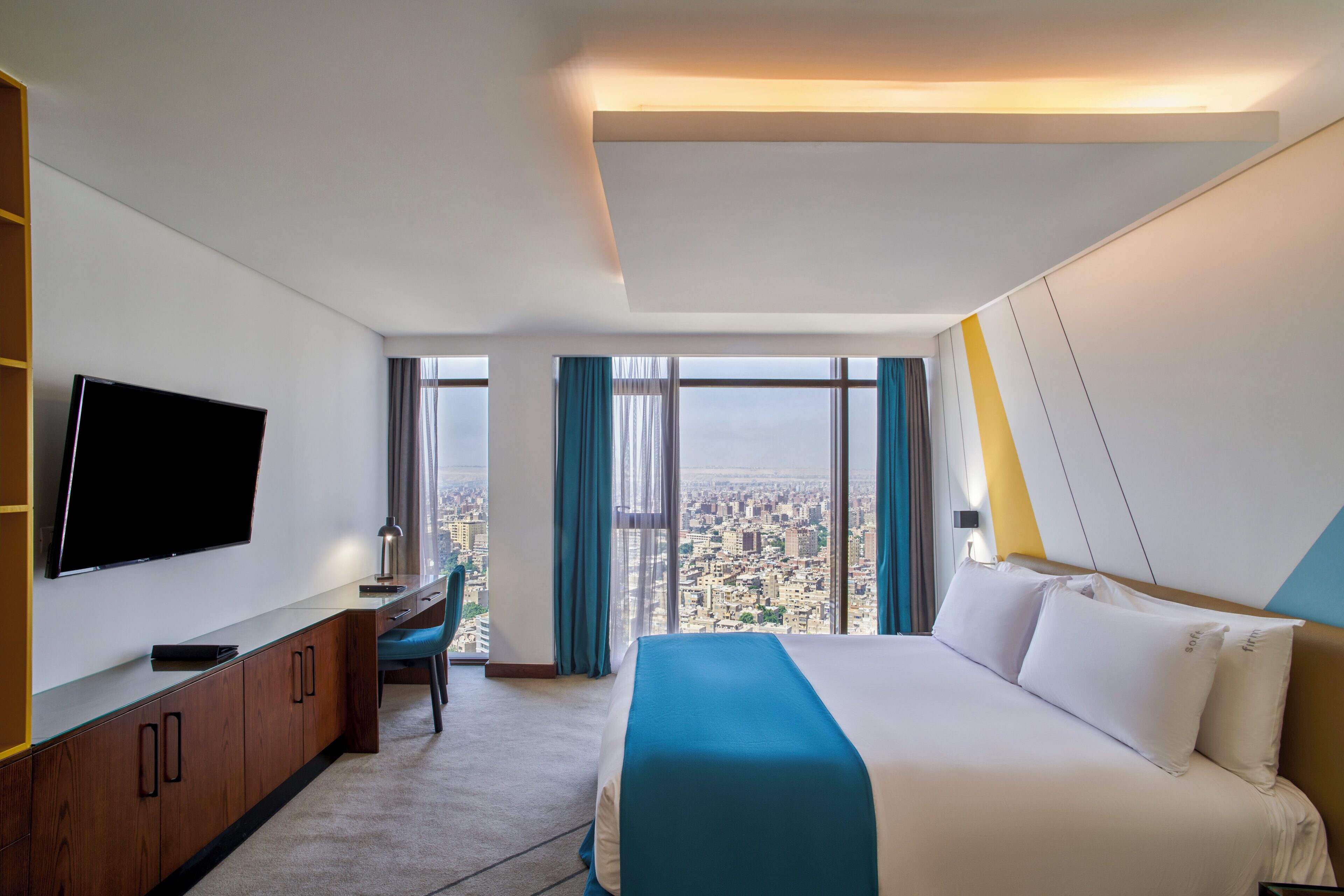 Minibar, coffres-forts dans les chambres, rideaux occultants