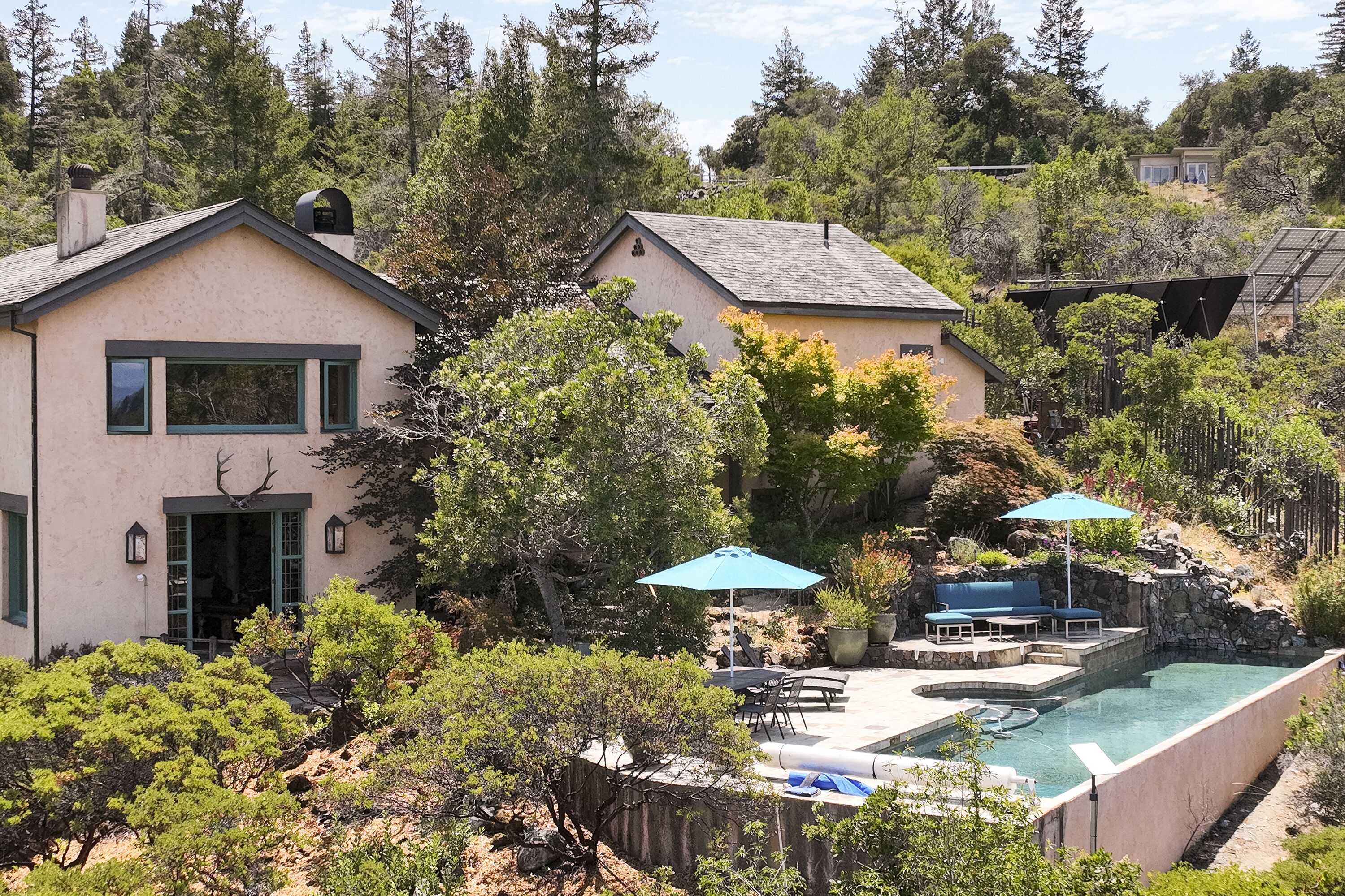 Luxurious wine country retreat with private pool, hot tub & spectacular views
