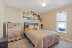 2 habitaciones, escritorio, tabla de planchar con plancha y wifi gratis