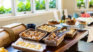 Free daily buffet breakfast