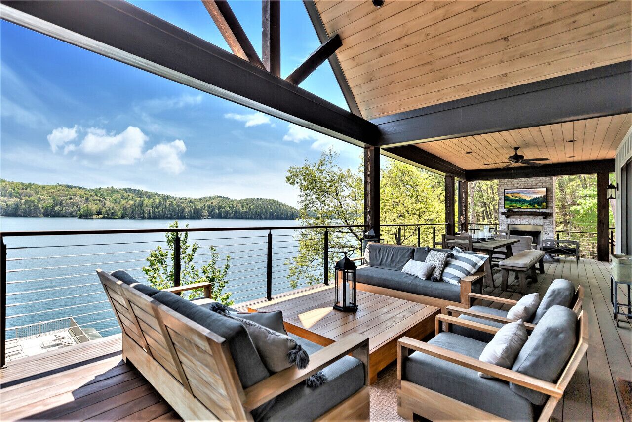 Turtlehead - Absolutely Stunning Lake Keowee Waterfront Home in Salem, United States