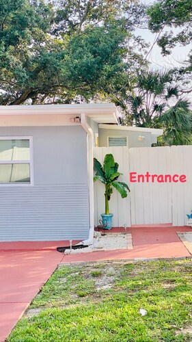 Beautiful suite with separate entrance in Tampa