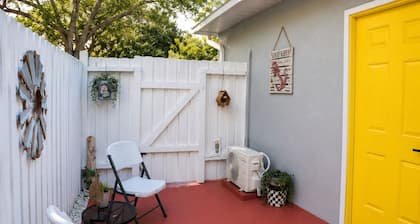 Beautiful suite with separate entrance in Tampa