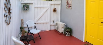 Beautiful suite with separate entrance in Tampa