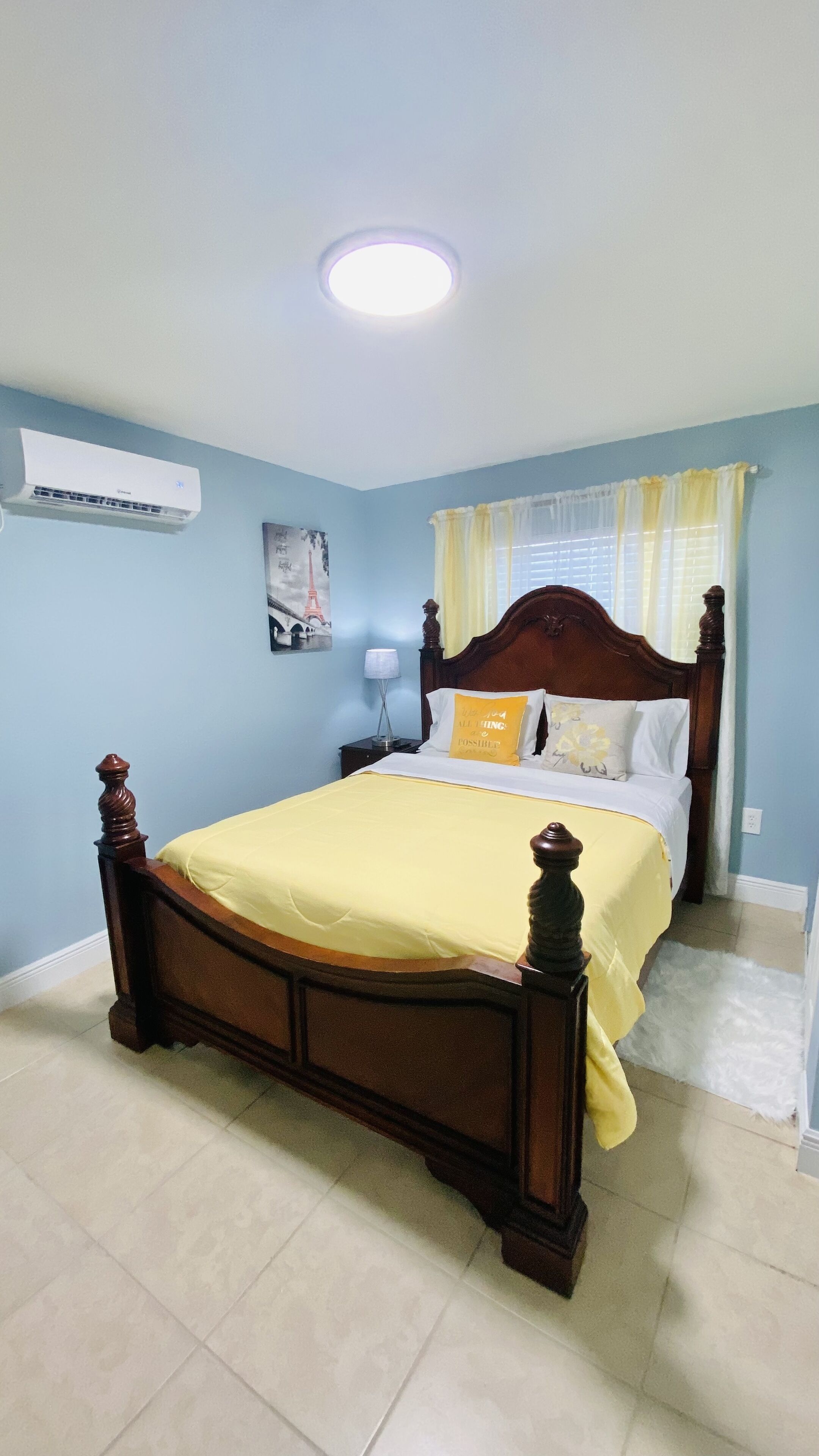 1 slaapkamer, een strijkplank/strijkijzer, gratis wifi, beddengoed