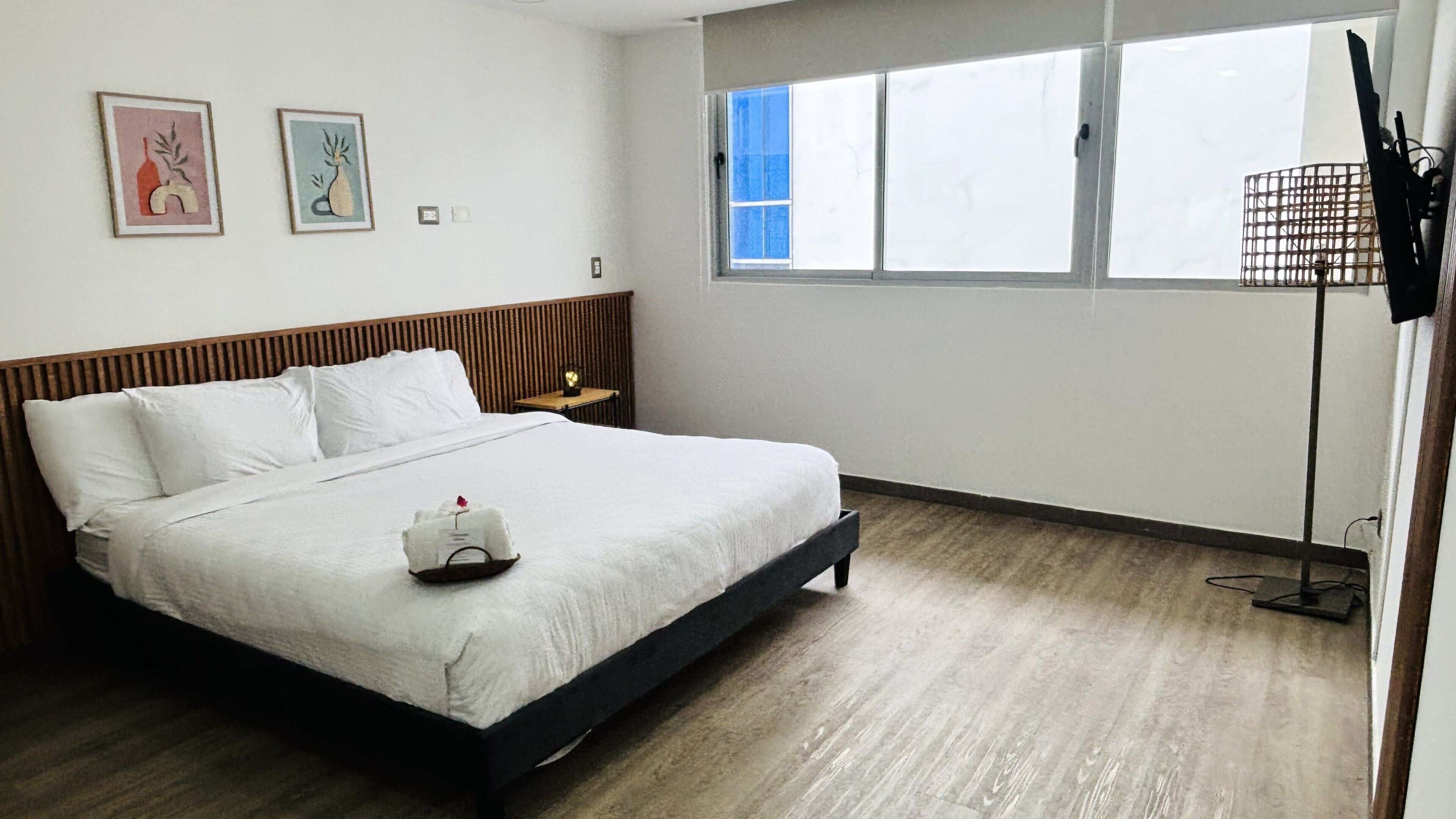 Apartemen, 3 kamar tidur | Ruang kerja ramah laptop, tirai kedap cahaya, dan setrika/meja setrika