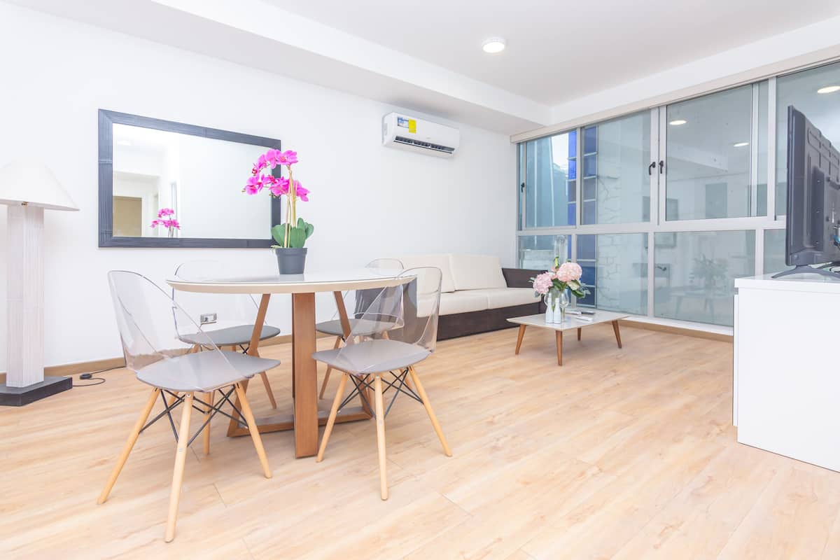 Apartment, 2 Bedrooms | Living area