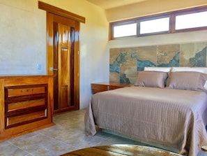 Minibar, individuelt dekorert, skrivebord og wi-fi (inkludert)