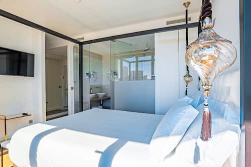 Quarto superior | Frigobar, cofres nos quartos, quartos à prova de som