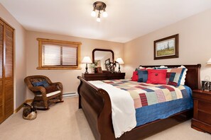 4 bedrooms, desk, iron/ironing board, free WiFi