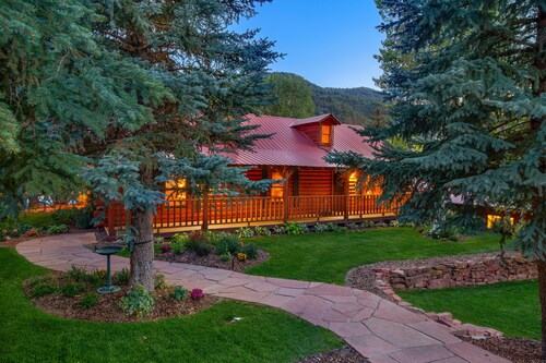 Relaxing, spacious Rocky Mountain log retreat- convenient Roaring Fork location!