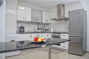 Fridge, microwave, oven, coffee/tea maker