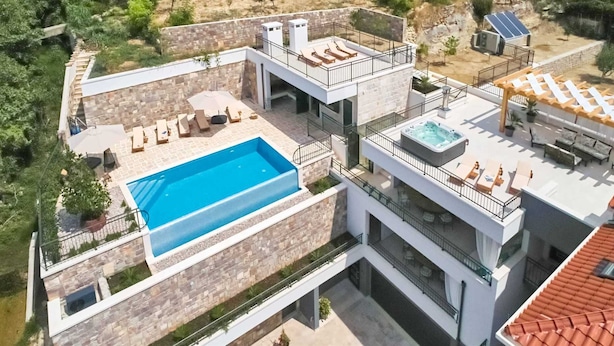 Unclassified image, 1 of 38, button - 5* Luxury Stone Villa Diamond with pool, hot tub and sauna (Jesenice)