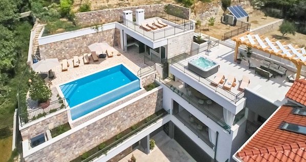 Exterior - 5* Luxury Stone Villa Diamond with pool, hot tub and sauna (Jesenice)