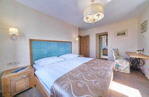 6 soverom, strykejern/-brett, reiseseng for barn og wi-fi (inkludert)