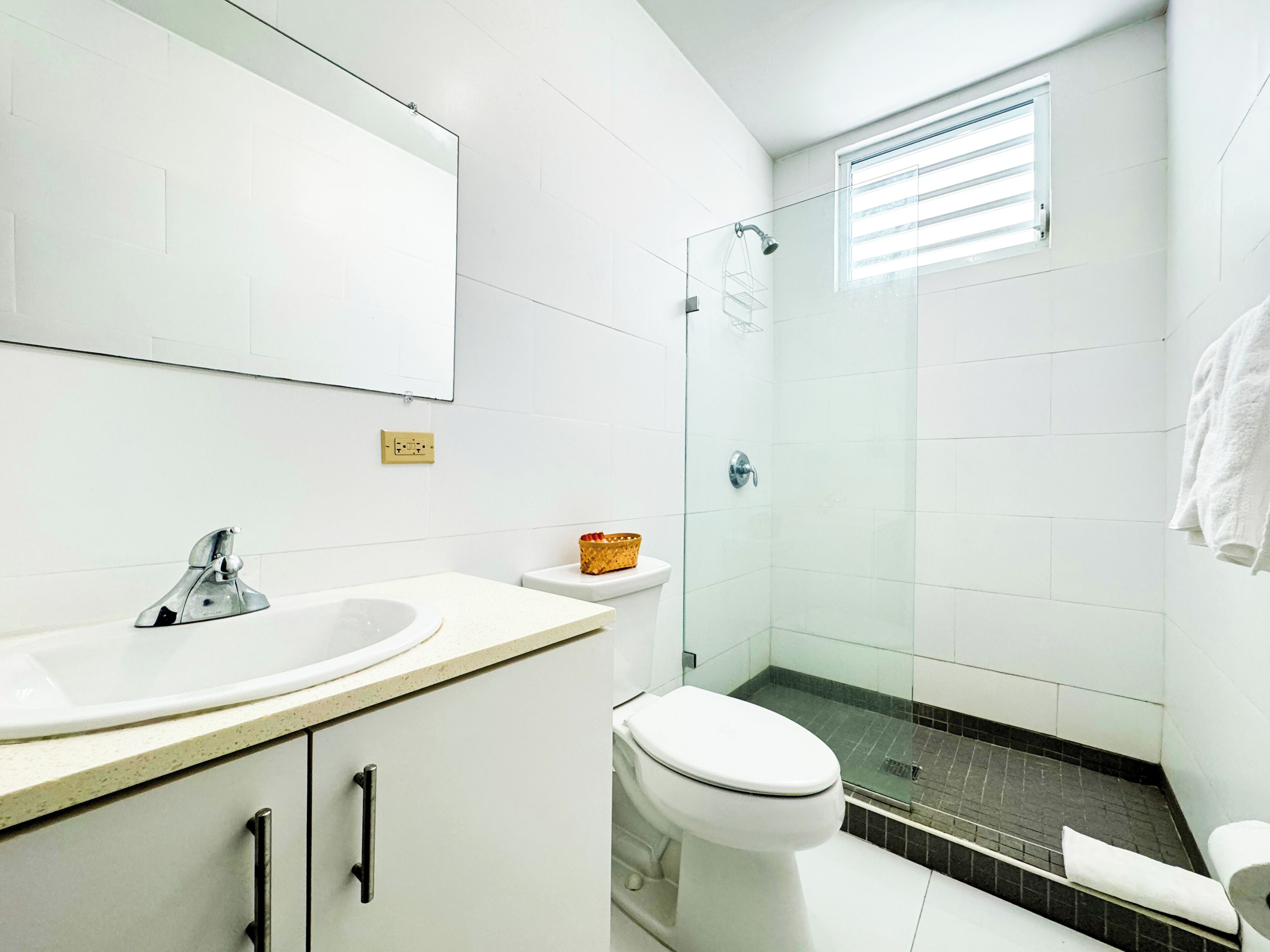 Basic Double Room Single Use | Bathroom | Shower, hair dryer, towels, soap