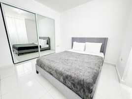 Basic Double Room Single Use | Iron/ironing board, free WiFi, bed sheets