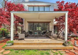 Terrace/patio - Fall & Winter discounts! Enjoy the hot tub and fire pit! (Catoosa)