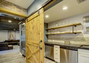 Interior - Fall & Winter discounts! Enjoy the hot tub and fire pit! (Catoosa)