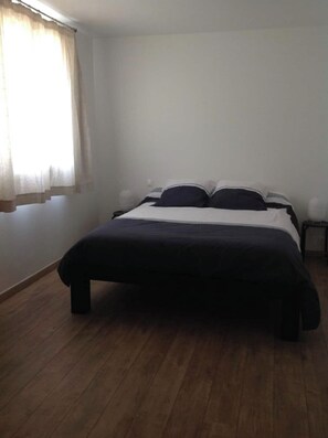 1 bedroom, travel crib, bed sheets - T2 aux Portes des Calanques et de Cassis (Carnoux-en-Provence)