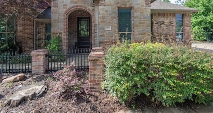 The First Place- Gorgeous 3/2 walk to Square/TWU