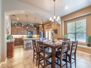 Dining - The First Place- Gorgeous 3/2 walk to Square/TWU (Denton)