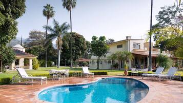 Kolam renang outdoor