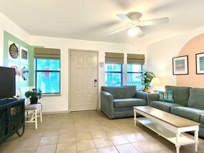 TV - Thanksgiving OPEN! Short Walk 2 BEACH w/ POOL! (Gulf Shores)