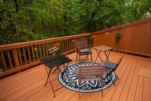Property grounds - Central DC Metro Area Location, 3 bdrm 3.5 Bath home w/ KING bed, Deck, Parking (Burtonsville)