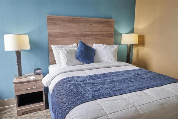 1 bedroom, desk, iron/ironing board, Internet