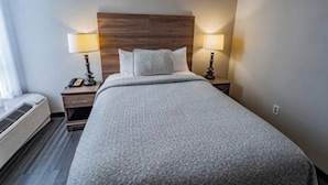 1 habitación, escritorio, tabla de planchar con plancha y internet 