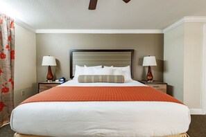 1 bedroom, in-room safe, iron/ironing board, travel crib - Lincoln NH | Ski Town Stay | Pool & Mountain Access (Lincoln)