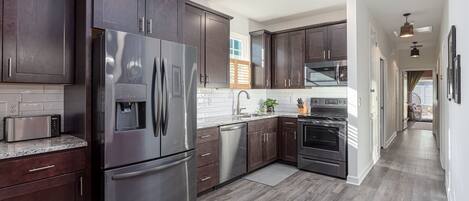 Refrigerador, microondas, horno, placa de cocina