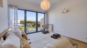 3 bedrooms, iron/ironing board, travel crib, free WiFi