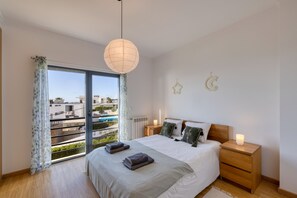 3 bedrooms, iron/ironing board, travel cot, free WiFi