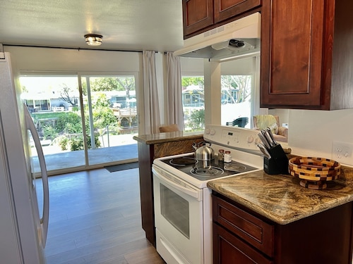 PROMO 5% WEEKLY DISCOUNT!
Konocti Lake House-Lakeport Ca