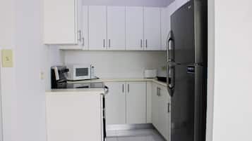Quarto básico | Cozinha privada | Geladeira, micro-ondas, cafeteira/chaleira