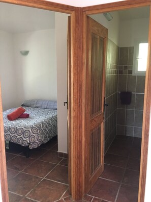 2 chambres, fer et planche à repasser, Wi-Fi gratuit, draps fournis