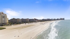Beach nearby, sun loungers, beach towels