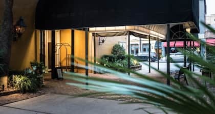 The Lodge Alley Inn, Charleston, South Carolina, Studio