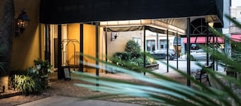 The Lodge Alley Inn™ - Studio