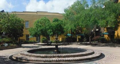 The Lodge Alley Inn™ - Studio