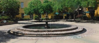 The Lodge Alley Inn™ - Studio