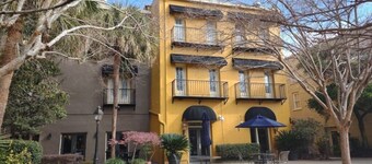 The Lodge Alley Inn™ - Studio